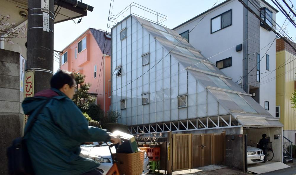 Natural Wedge House by Masaki Endoh.jpg